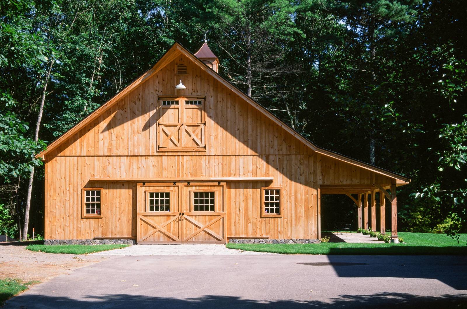 Front profile of the center aisle barn
