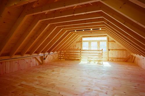 Spacious Upstairs in this Post & Beam Barn