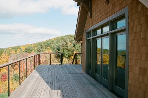 Expansive deck with IPE decking & cable railings for unobstructed view