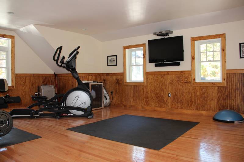 Home Gym Upstairs 22' x 24' Garage in Lincoln MA