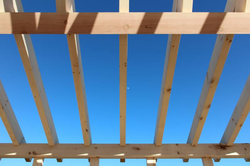 Rafters in the transom dormer