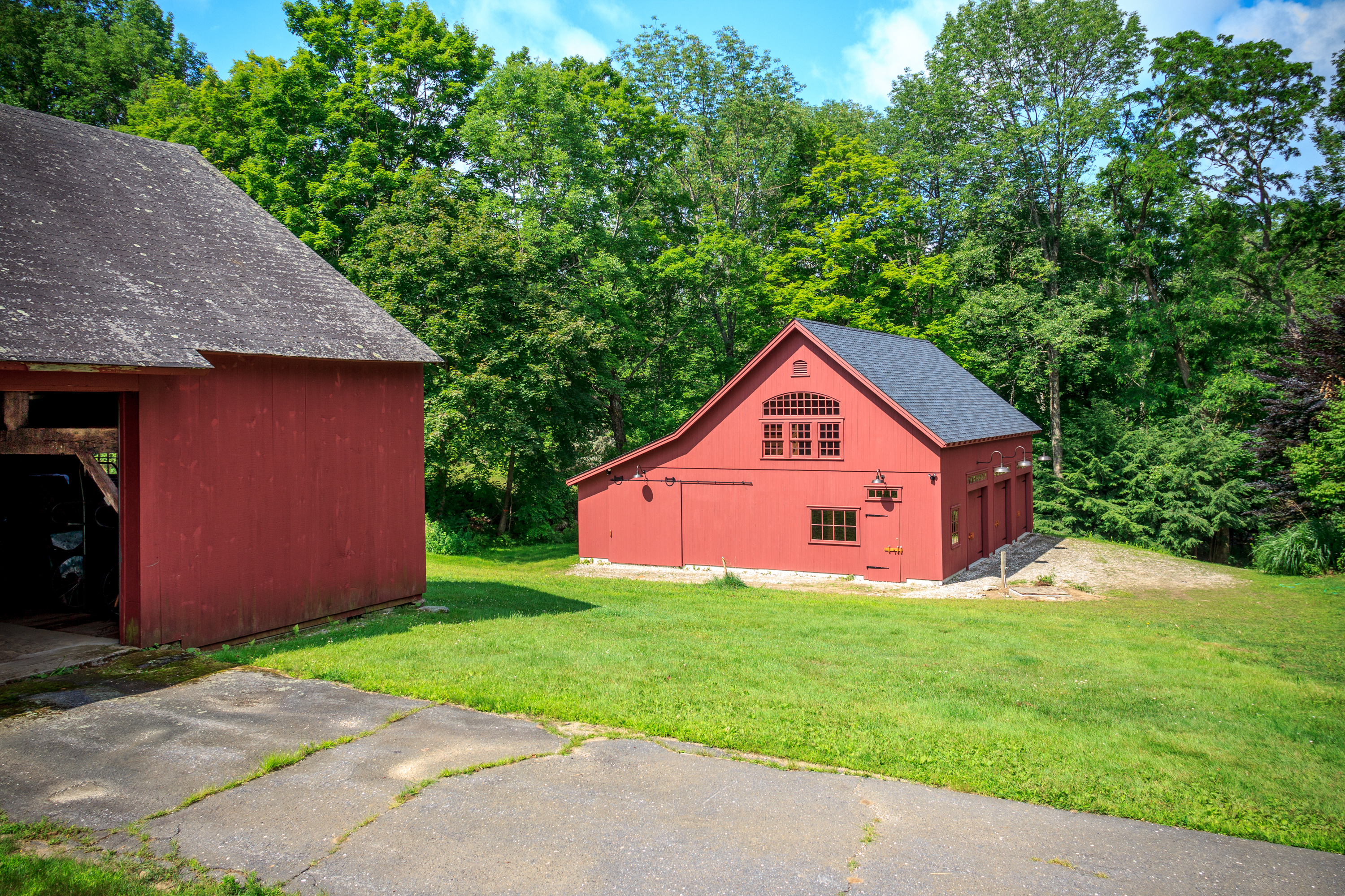 26' x 44' Carriage Barn with 12' x 44' Enclosed Lean-To (Colebrook CT)