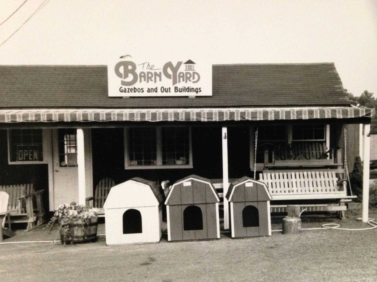Archival photo of Windsor Locks store