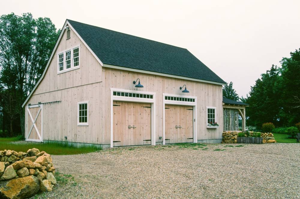 32' x 32' Lenox Carriage Barn Shown with Options