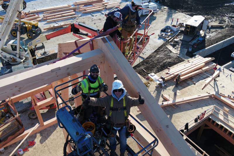 Thumbs up & smiles from the timber framers