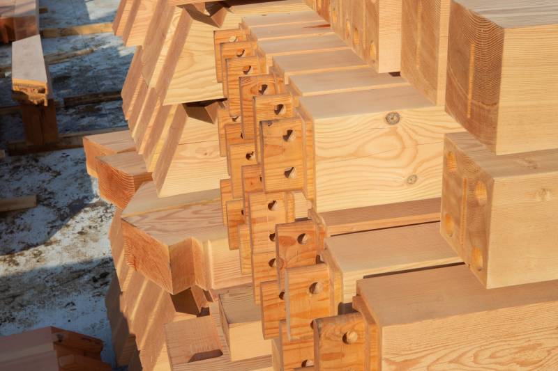 Authentic mortise & tenon joinery on the timbers