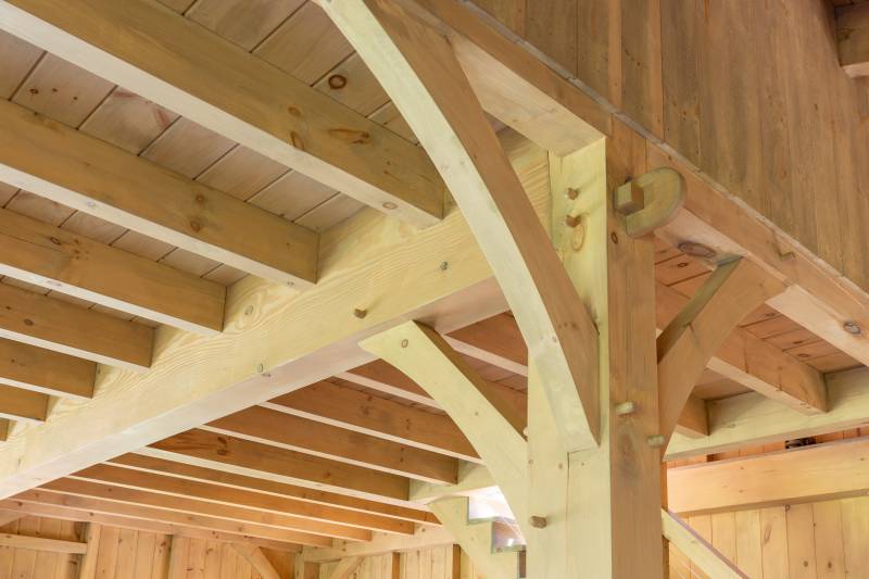 Authentic timber frame joinery throughout the barn • Anchorbeam tenon • Kneebrace joinery • Mortise & tenon joinery