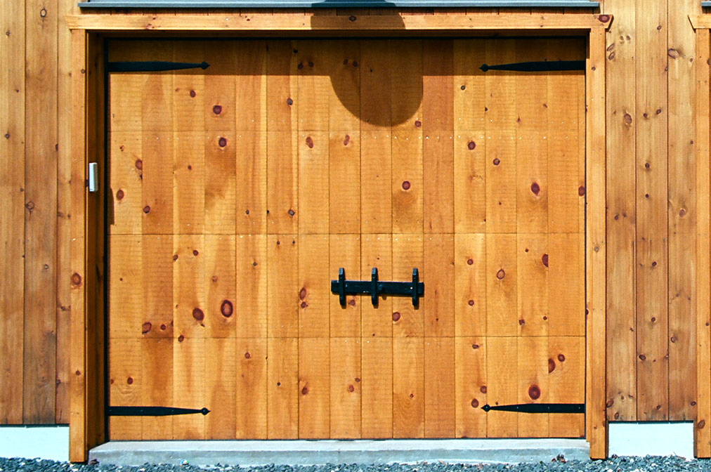 Pine Faced OHD w/decorative Oak Latch and Strap Hinges